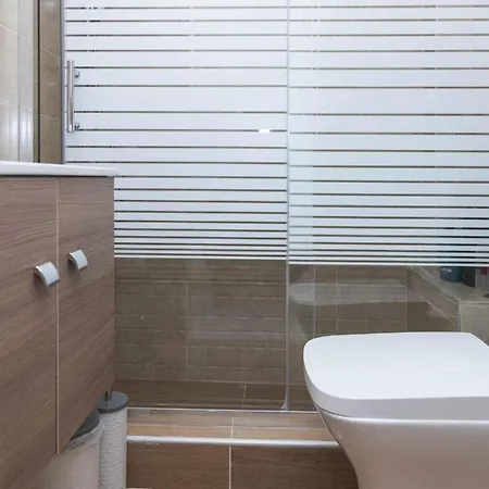 Goldenspace Exquisite Near The Port Apartament