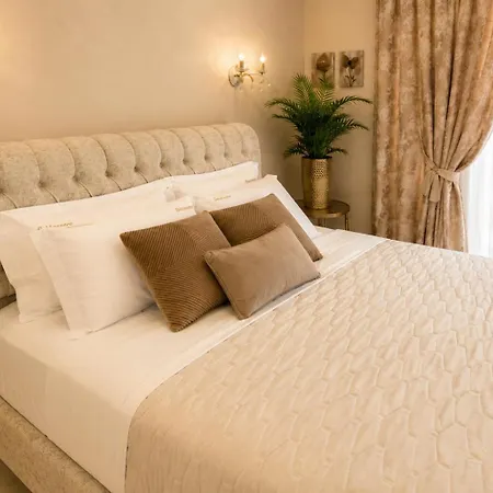 GOLDENSPACE exquisite suite near the port Vólos